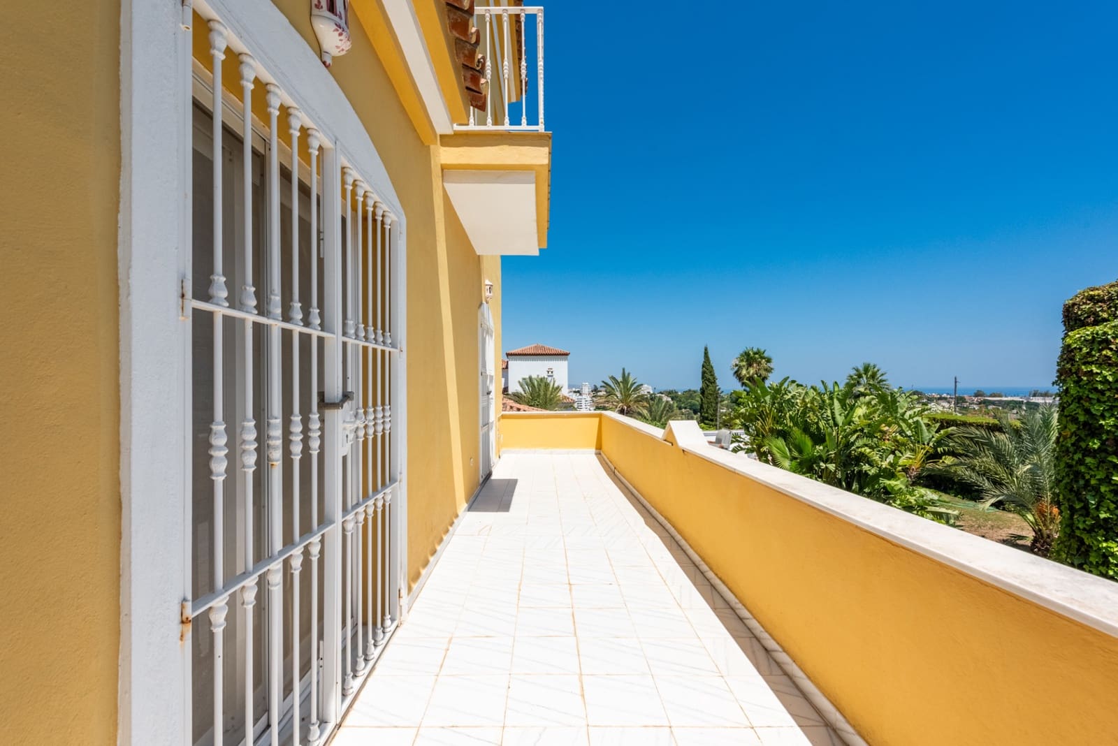 5 soveværelse Villa til salg i Estepona med swimmingpool garage - € 1.295.000 (Ref: 9947451)