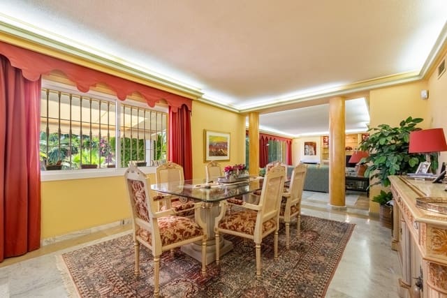 5 soveværelse Villa til salg i Nueva Atalaya, Estepona med swimmingpool garage - € 1.295.000 (Ref: 9947451)
