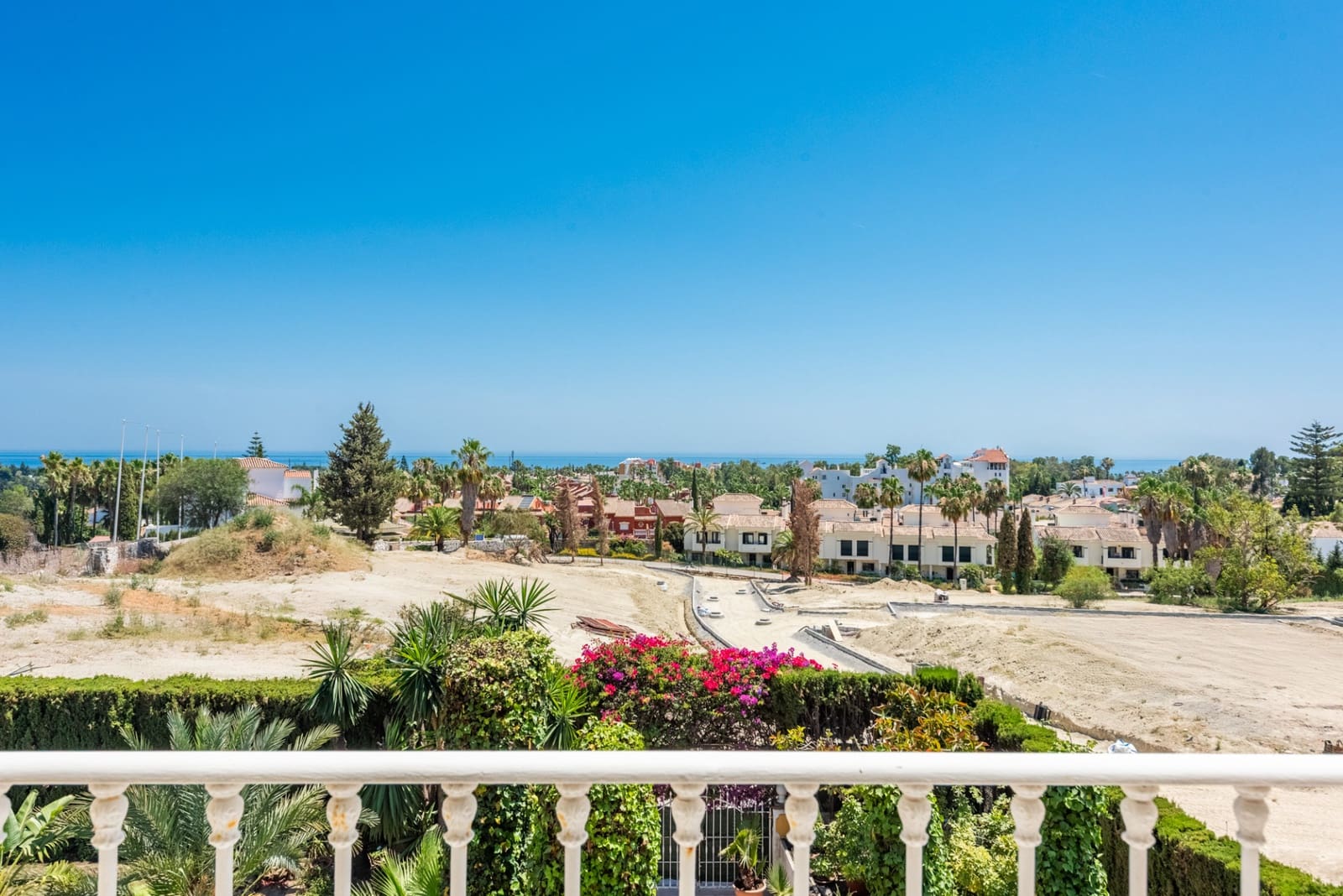 5 soveværelse Villa til salg i Estepona med swimmingpool garage - € 1.295.000 (Ref: 9947451)