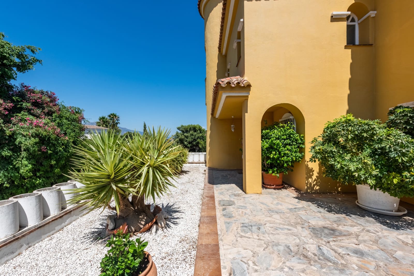 5 soveværelse Villa til salg i Estepona med swimmingpool garage - € 1.295.000 (Ref: 9947451)