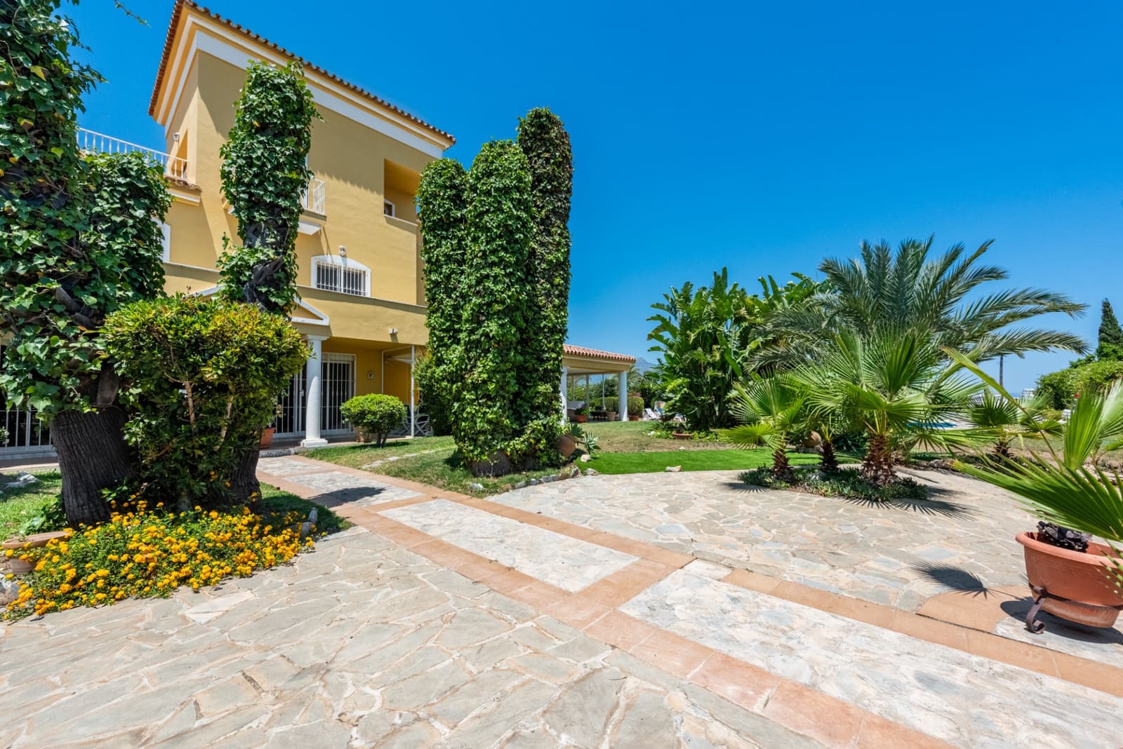 5 soveværelse Villa til salg i Estepona med swimmingpool garage - € 1.295.000 (Ref: 9947451)