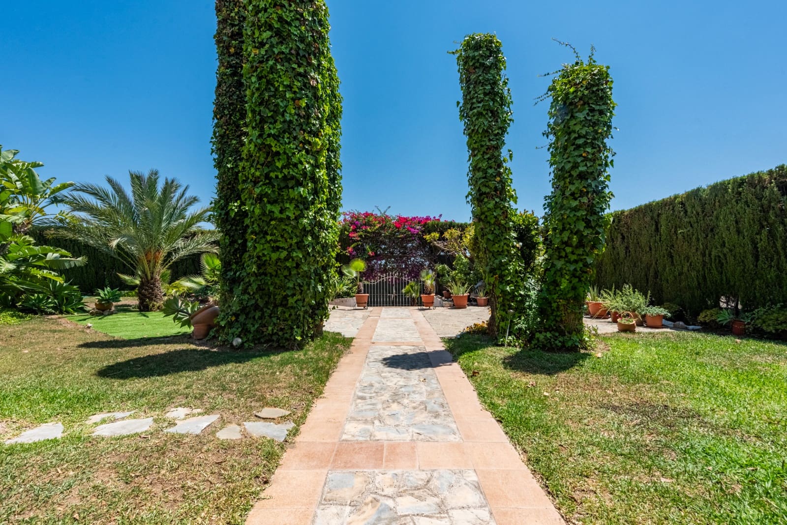 5 soveværelse Villa til salg i Estepona med swimmingpool garage - € 1.295.000 (Ref: 9947451)