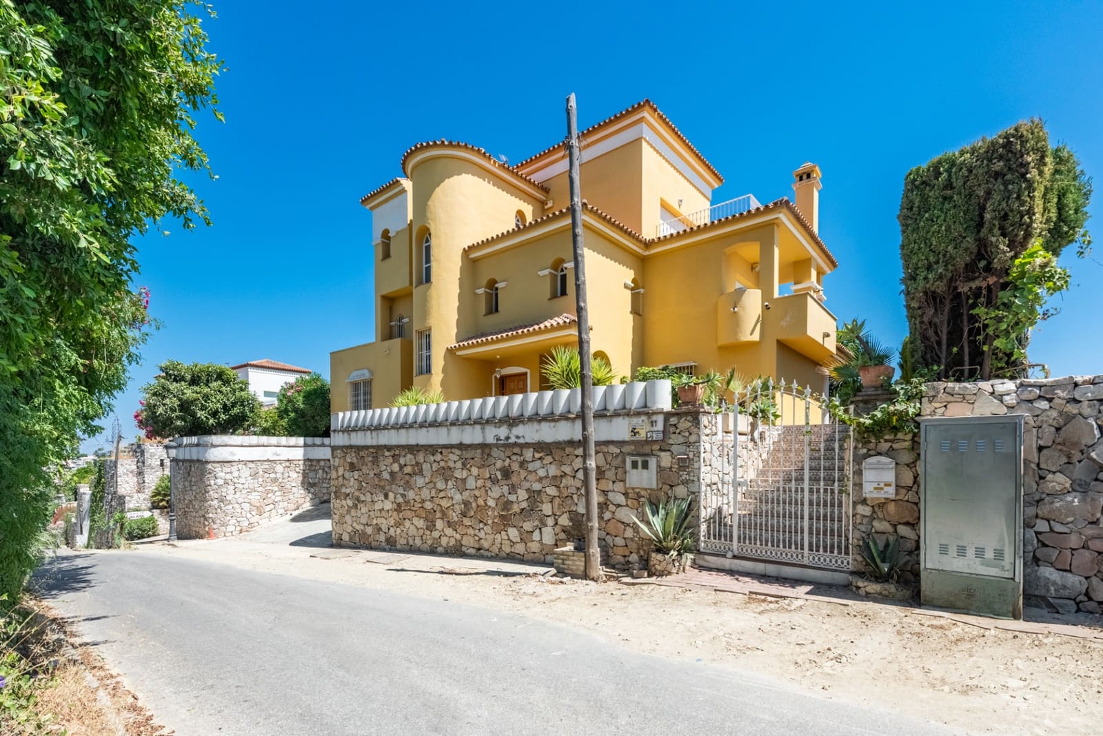 5 soveværelse Villa til salg i Estepona med swimmingpool garage - € 1.295.000 (Ref: 9947451)