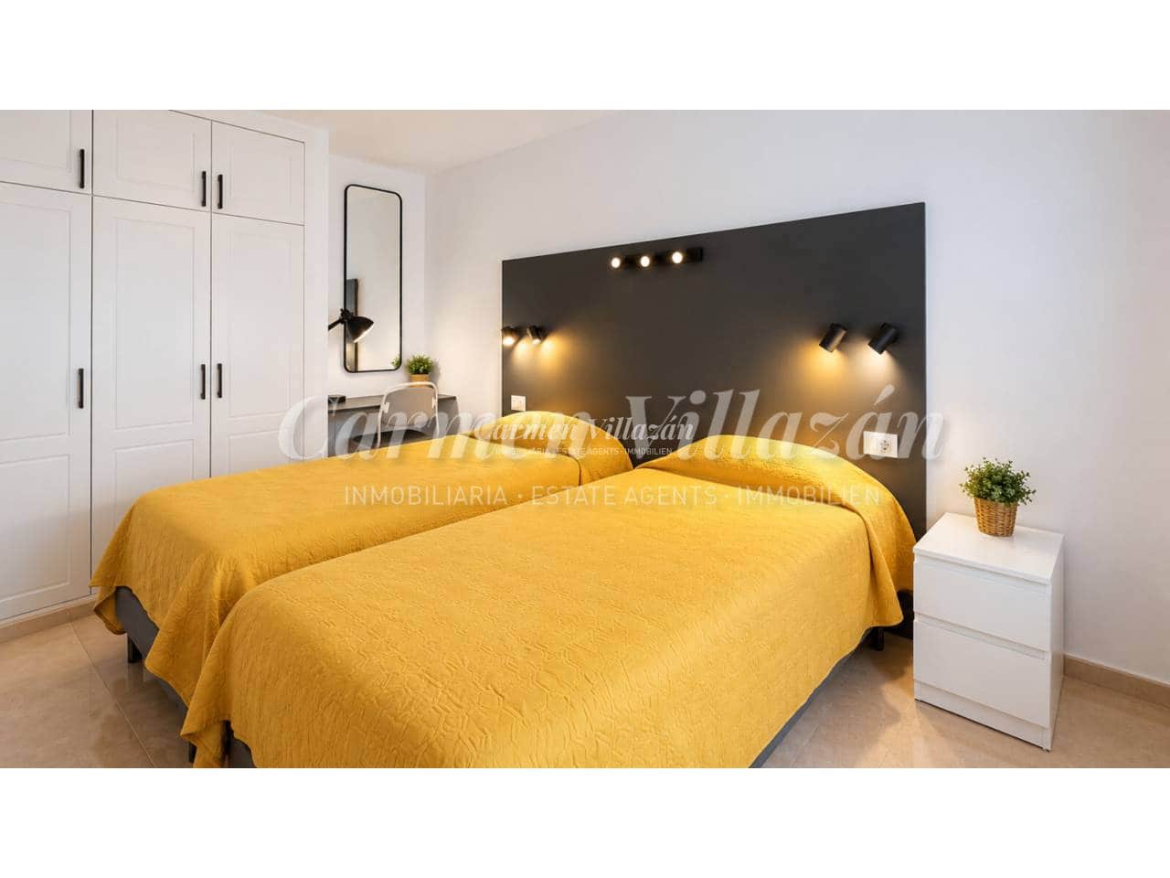 2 slaapkamer Appartement te koop in Corralejo met zwembad garage - € 230.000 (Ref: 10074788)