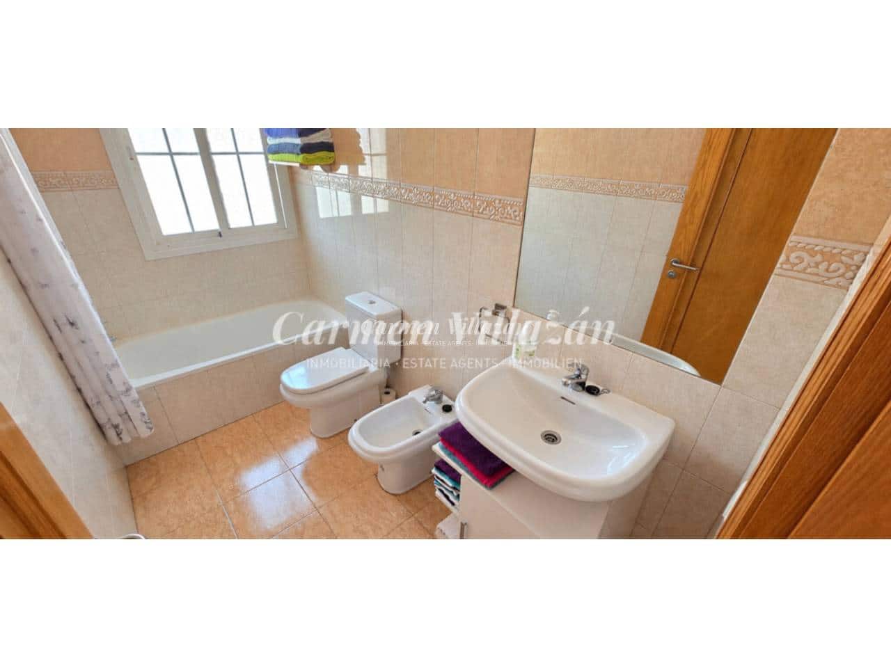 2 bedroom Apartment for sale in Caleta de Fuste with pool - € 280,000 (Ref: 10097439)