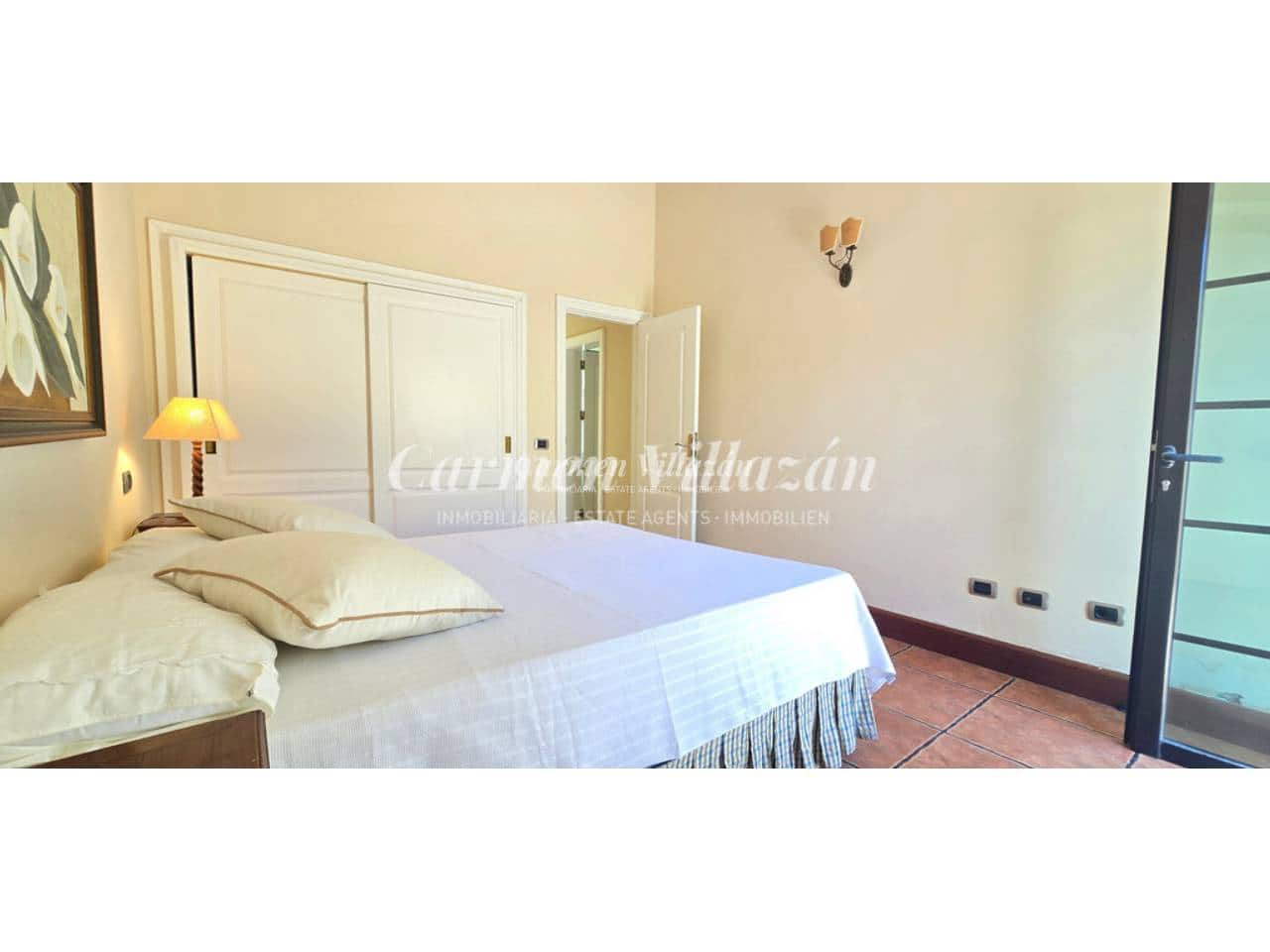 4 bedroom Villa for sale in Caleta de Fuste - € 499,000 (Ref: 10127543)