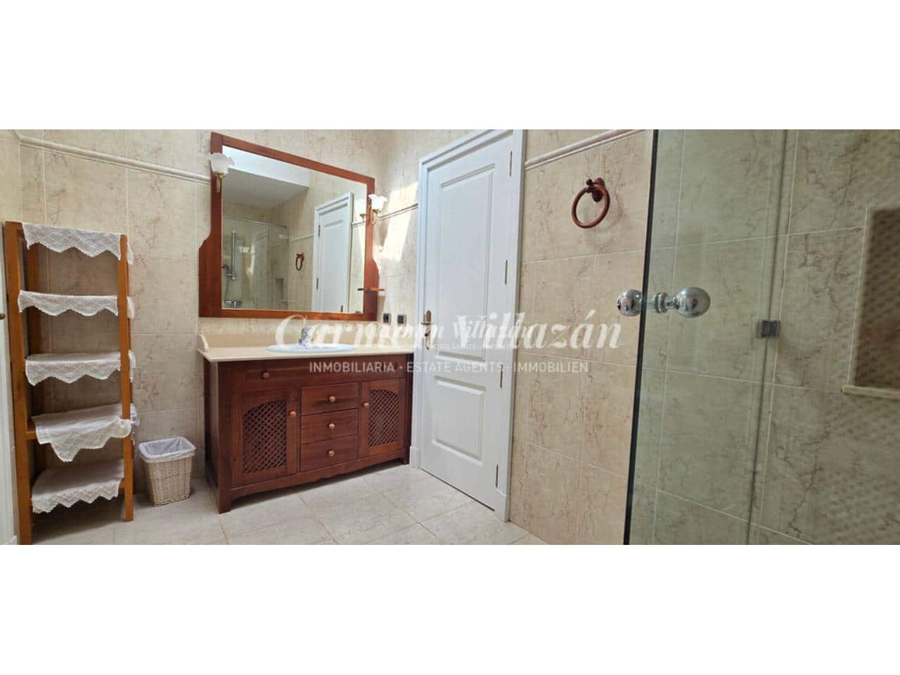 4 bedroom Villa for sale in Caleta de Fuste - € 499,000 (Ref: 10127543)