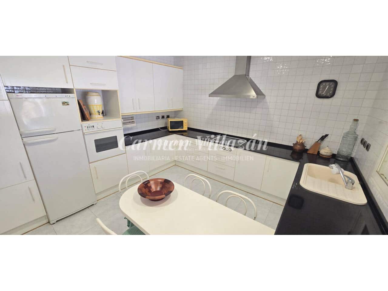 4 bedroom Villa for sale in Caleta de Fuste - € 499,000 (Ref: 10127543)