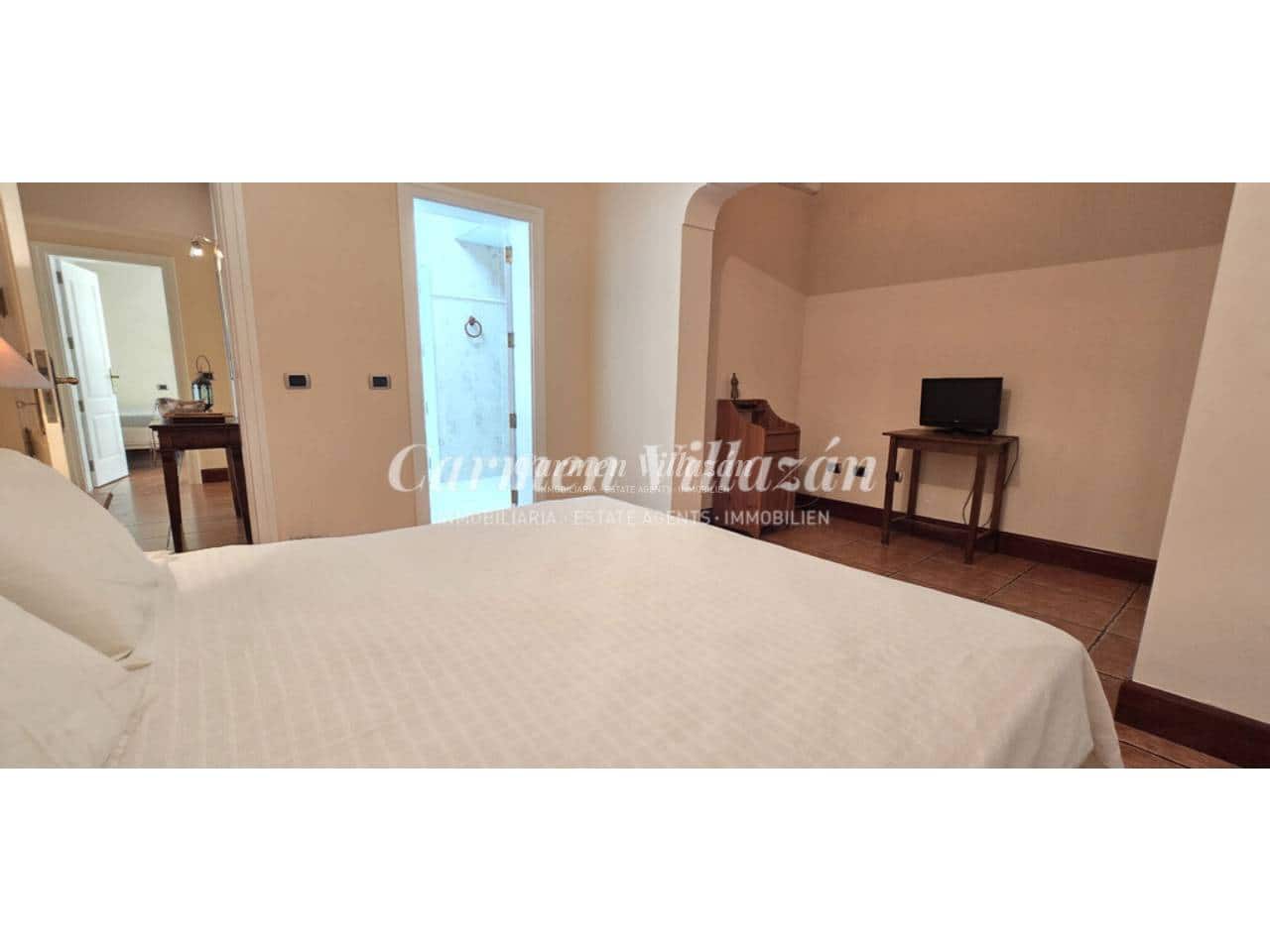 4 bedroom Villa for sale in Caleta de Fuste - € 499,000 (Ref: 10127543)