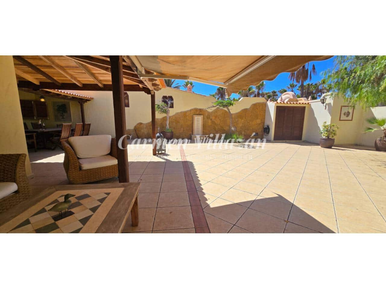 4 bedroom Villa for sale in Caleta de Fuste - € 499,000 (Ref: 10127543)
