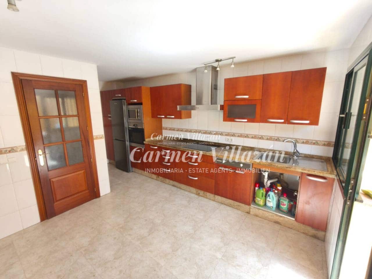 4 bedroom Apartment for sale in Puerto del Rosario with garage - € 280,000 (Ref: 10154510)