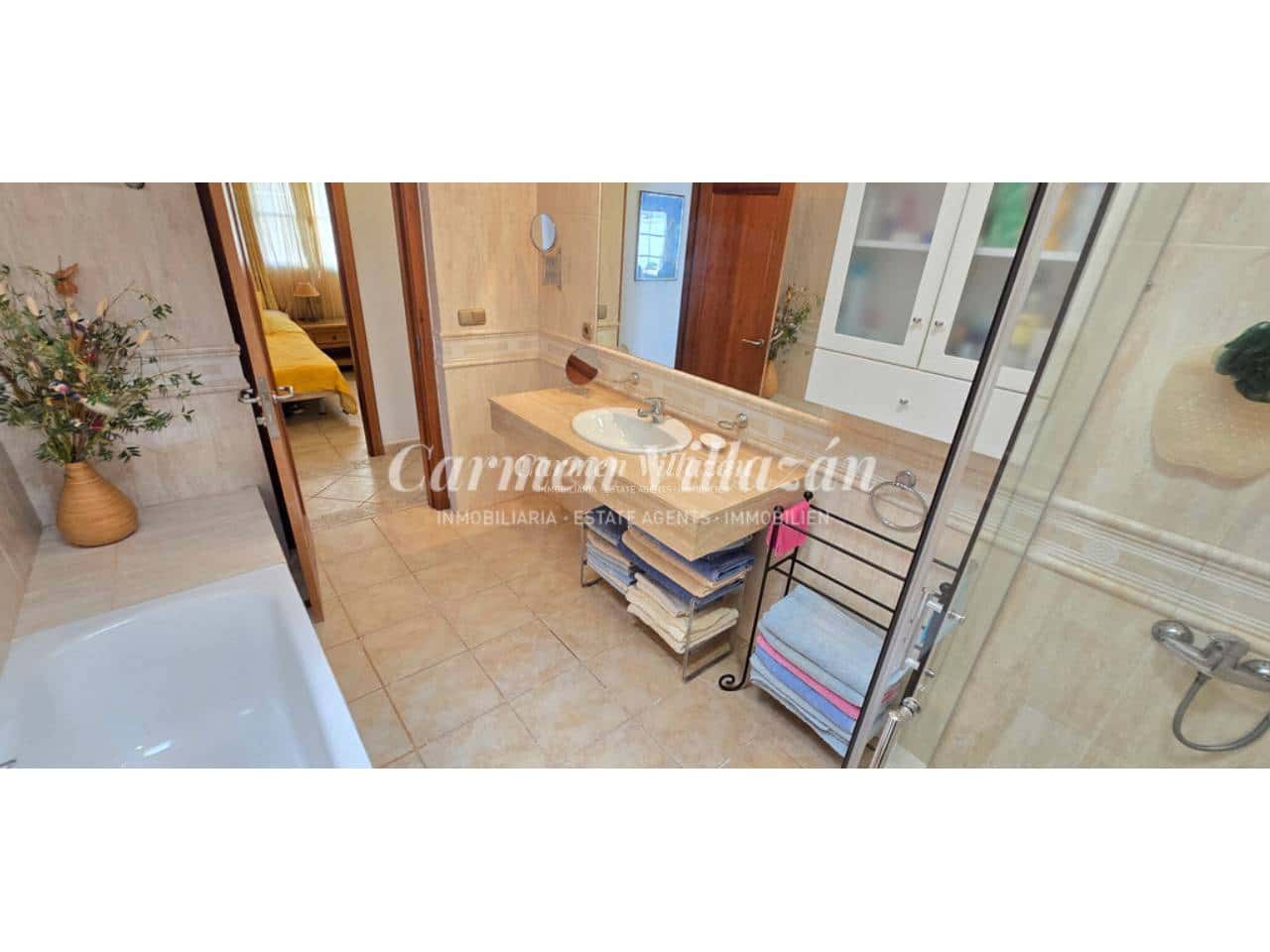 4 bedroom Villa for sale in Antigua with pool garage - € 485,000 (Ref: 10168044)