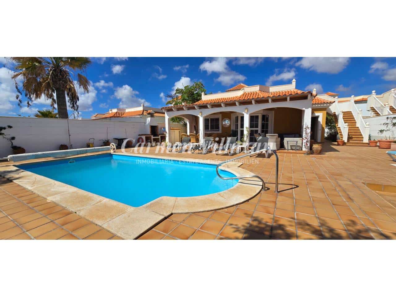 4 bedroom Villa for sale in Antigua with pool garage - € 485,000 (Ref: 10168044)