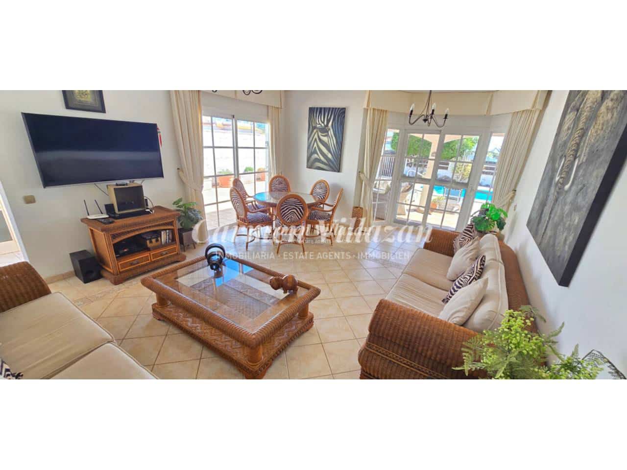 4 bedroom Villa for sale in Antigua with pool garage - € 485,000 (Ref: 10168044)