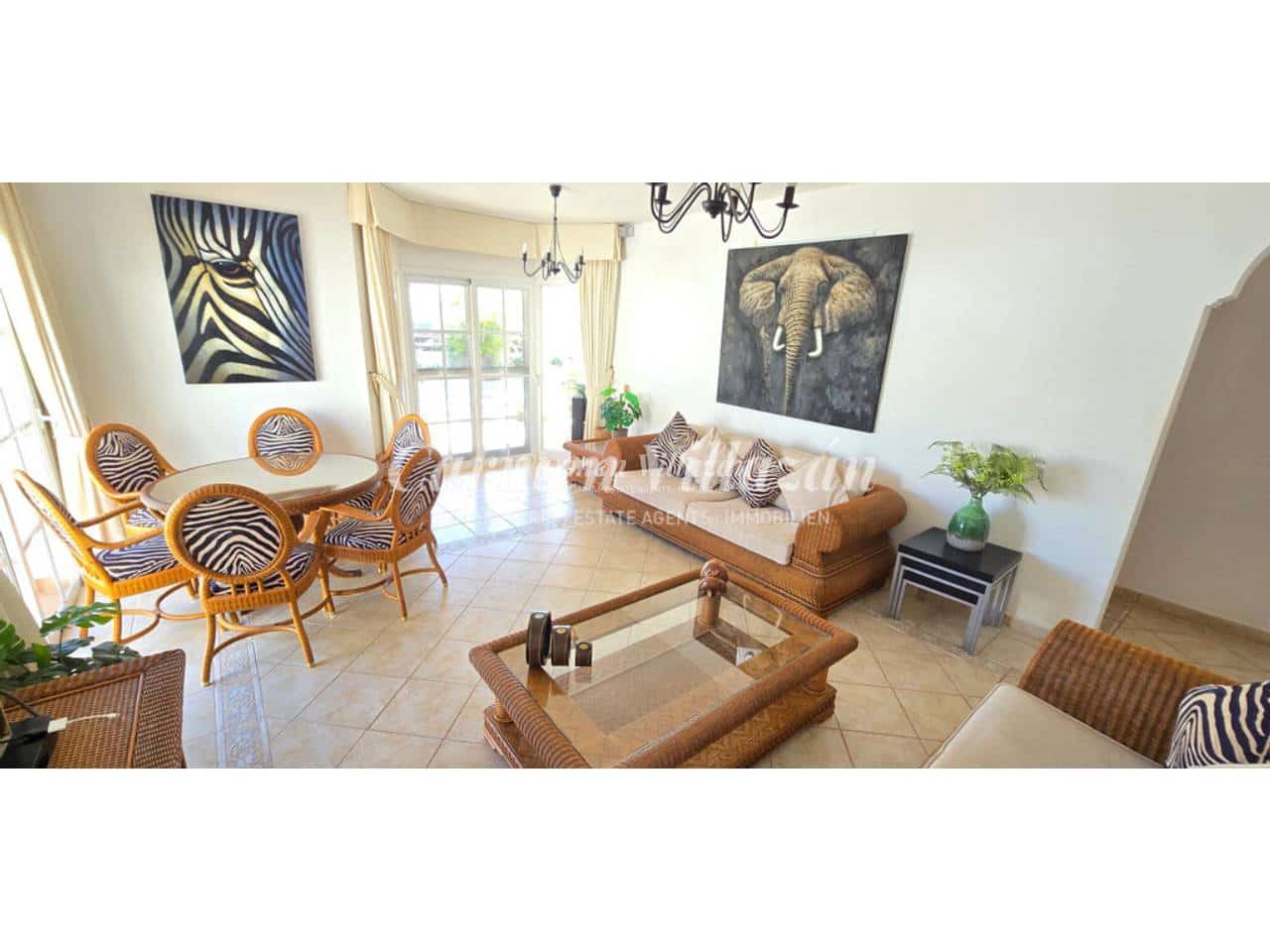 4 bedroom Villa for sale in Antigua with pool garage - € 485,000 (Ref: 10168044)