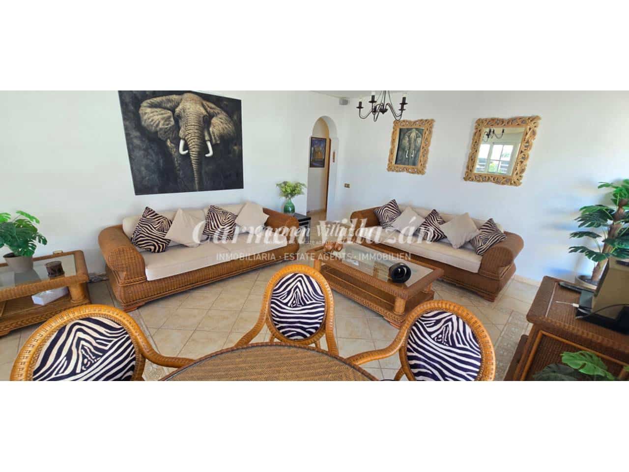 4 bedroom Villa for sale in Antigua with pool garage - € 485,000 (Ref: 10168044)