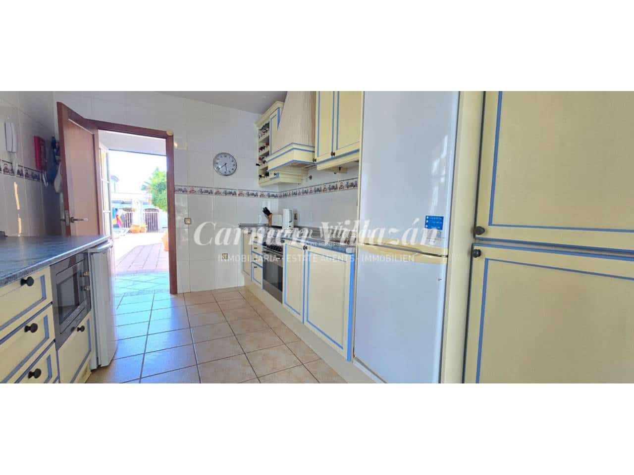 4 bedroom Villa for sale in Antigua with pool garage - € 485,000 (Ref: 10168044)