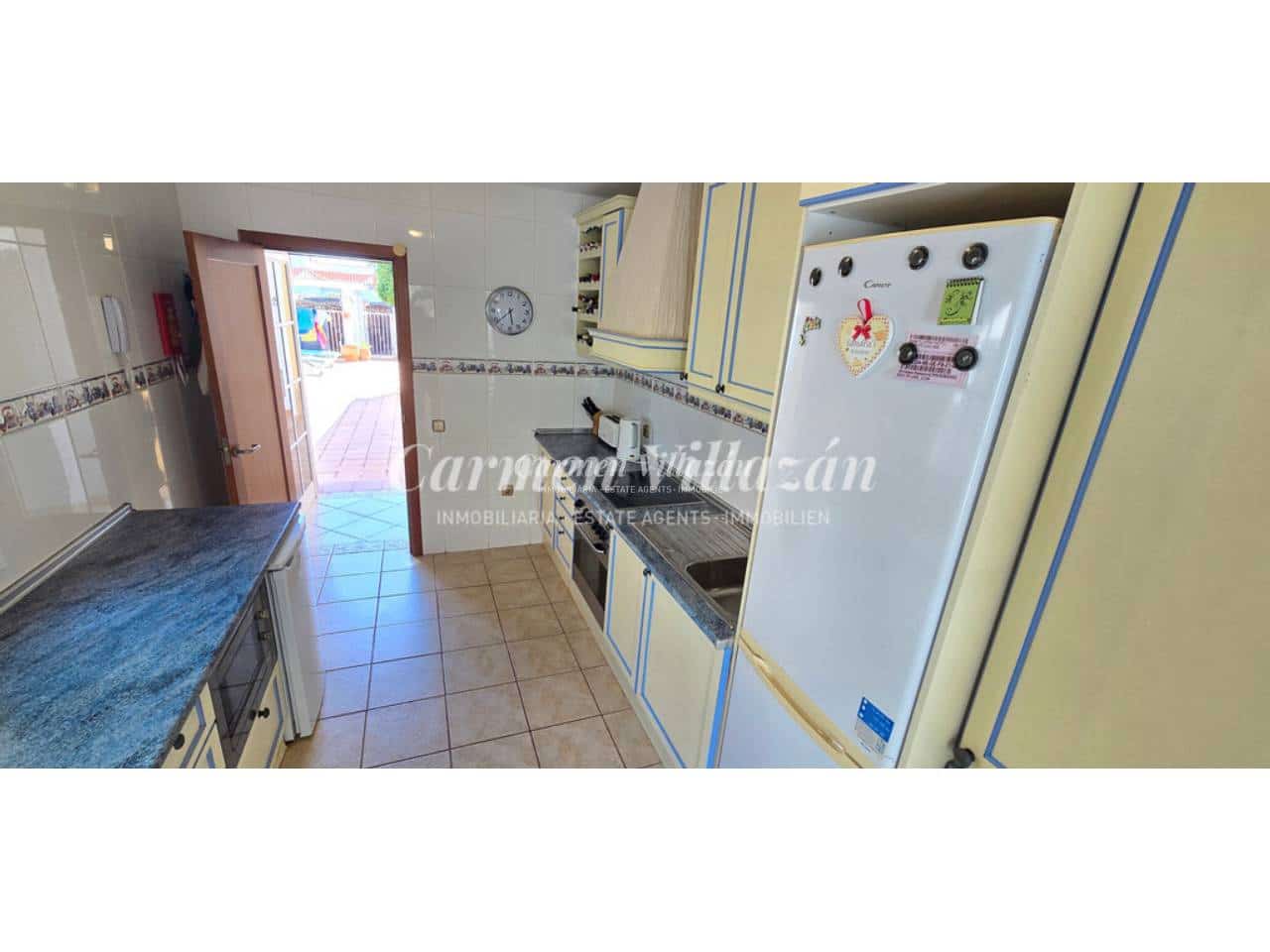 4 bedroom Villa for sale in Antigua with pool garage - € 485,000 (Ref: 10168044)