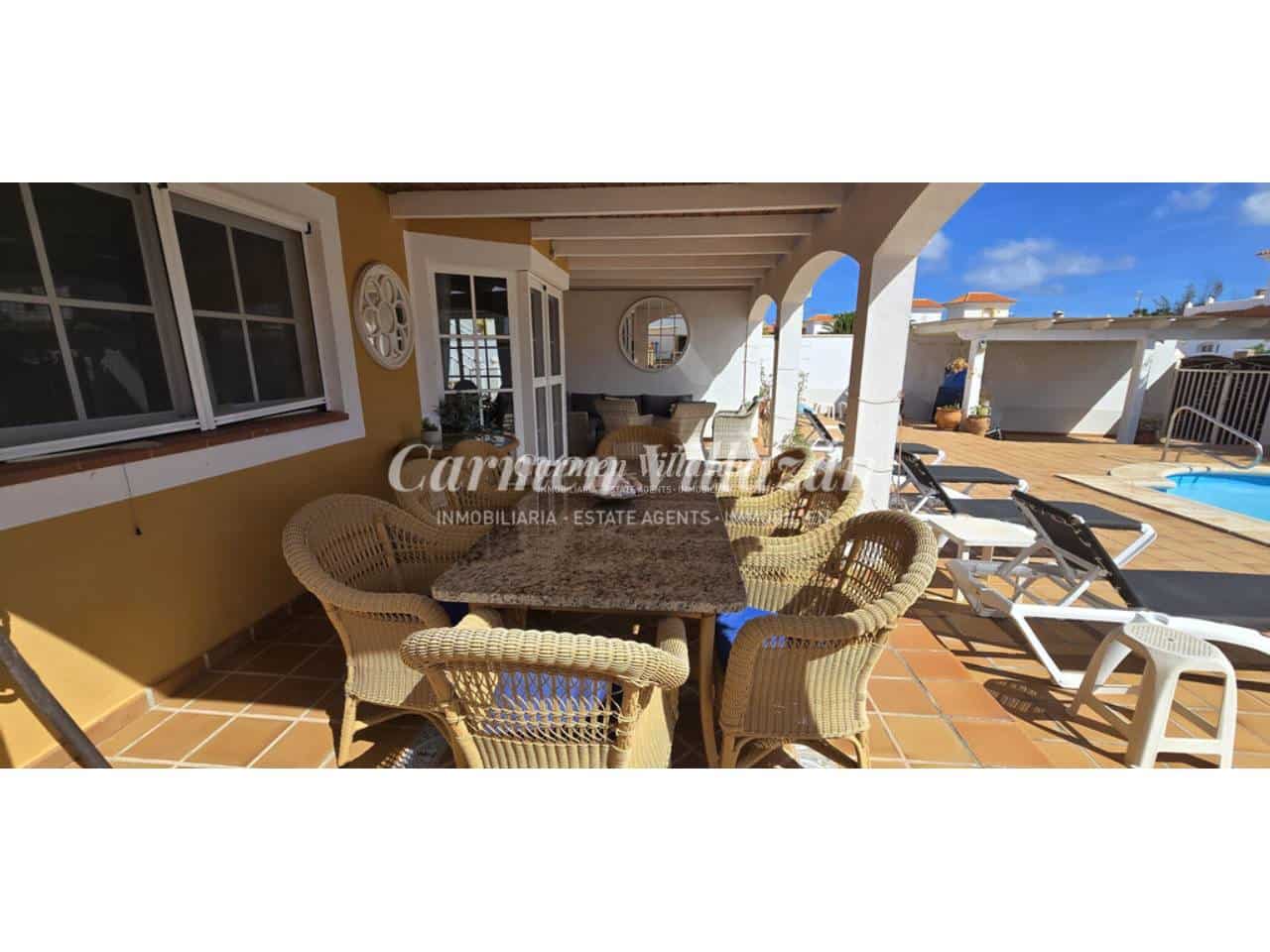 4 bedroom Villa for sale in Antigua with pool garage - € 485,000 (Ref: 10168044)