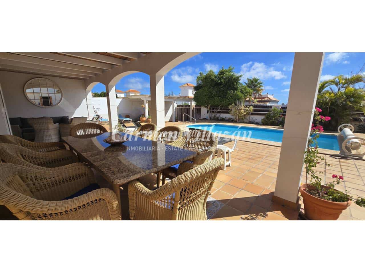 4 bedroom Villa for sale in Antigua with pool garage - € 485,000 (Ref: 10168044)