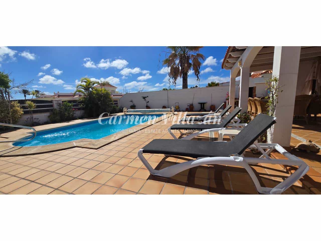 4 bedroom Villa for sale in Antigua with pool garage - € 485,000 (Ref: 10168044)