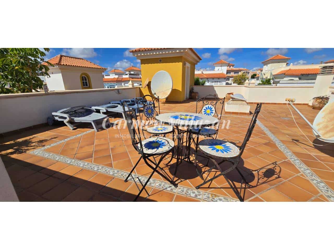 4 bedroom Villa for sale in Antigua with pool garage - € 485,000 (Ref: 10168044)