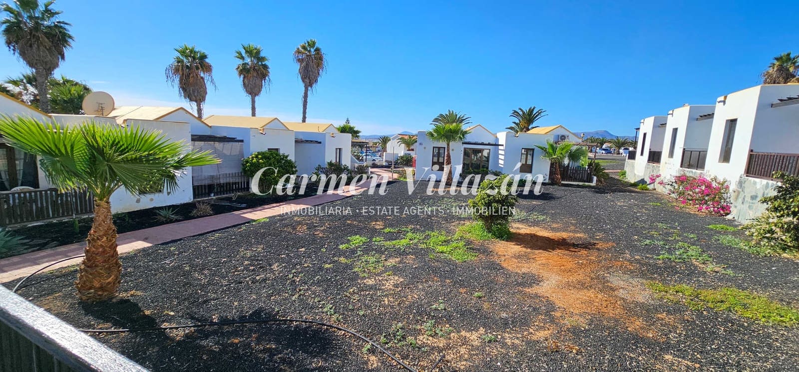 1 bedroom Bungalow for sale in Caleta de Fuste, Antigua with pool €