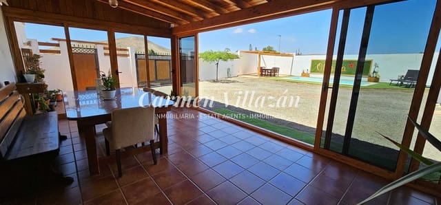 2 soveværelse Villa til salg i Tuineje med swimmingpool - € 339.000 (Ref: 8101974)