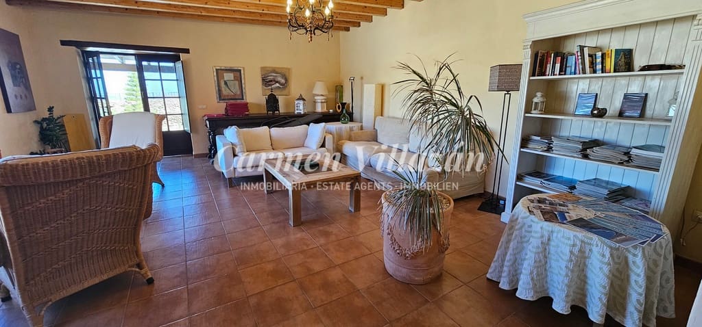 2 soveværelse Finca/Landehus til salg i Tuineje med swimmingpool - € 395.000 (Ref: 8344159)