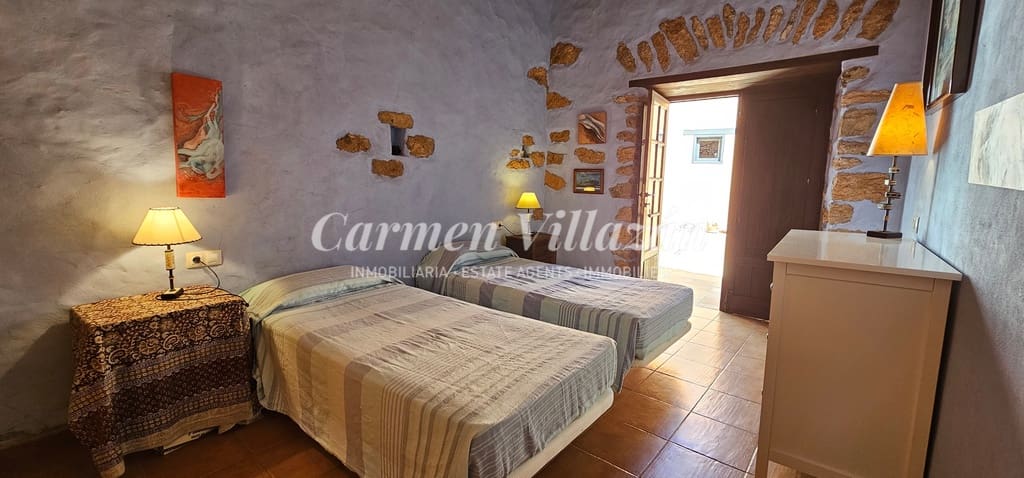 2 soveværelse Finca/Landehus til salg i Tuineje med swimmingpool - € 395.000 (Ref: 8344159)