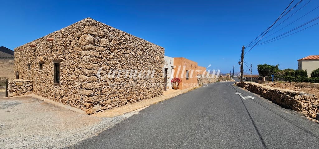 2 soveværelse Finca/Landehus til salg i Tuineje med swimmingpool - € 395.000 (Ref: 8344159)