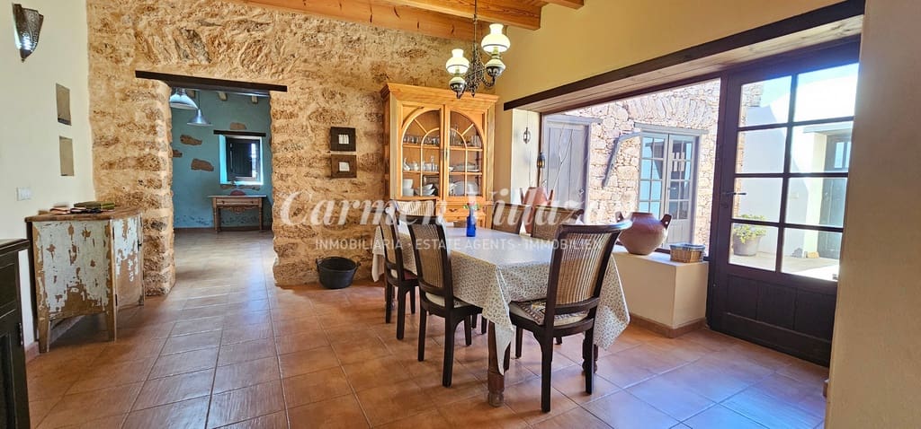 2 soveværelse Finca/Landehus til salg i Tuineje med swimmingpool - € 395.000 (Ref: 8344159)