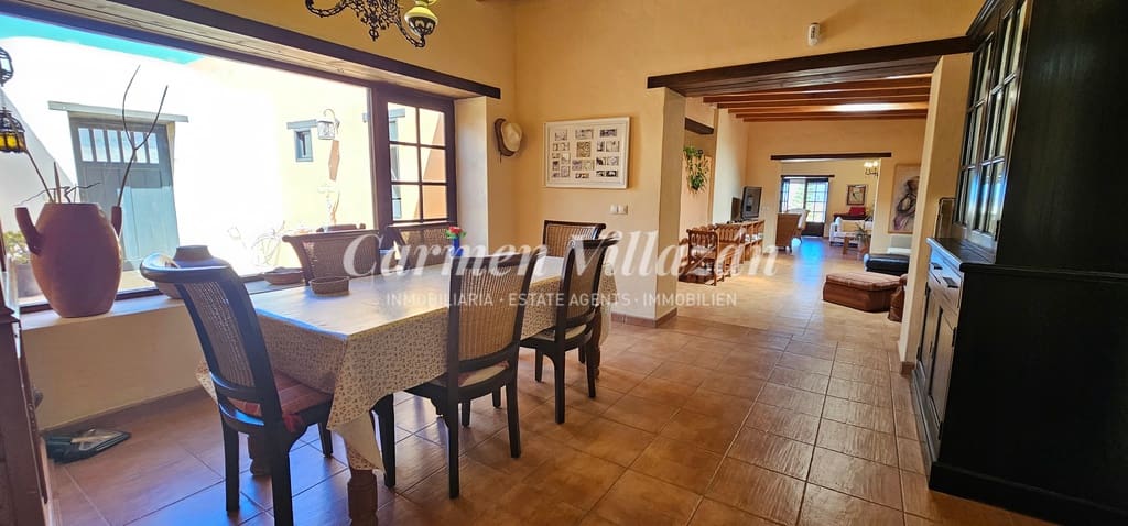 2 soveværelse Finca/Landehus til salg i Tuineje med swimmingpool - € 395.000 (Ref: 8344159)