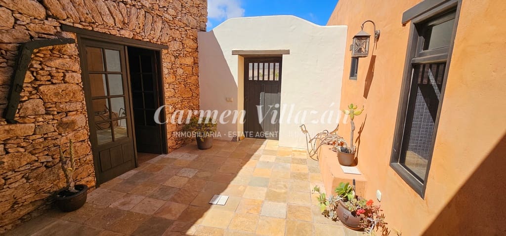 2 soveværelse Finca/Landehus til salg i Tuineje med swimmingpool - € 395.000 (Ref: 8344159)