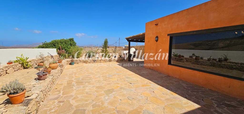 2 soveværelse Finca/Landehus til salg i Tuineje med swimmingpool - € 395.000 (Ref: 8344159)