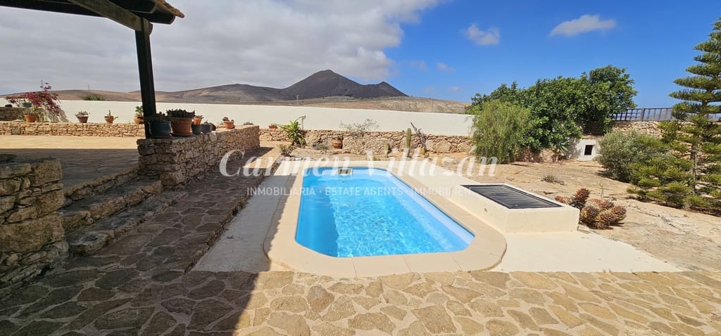 2 soveværelse Finca/Landehus til salg i Tuineje med swimmingpool - € 395.000 (Ref: 8344159)