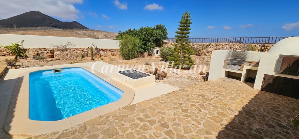 2 soveværelse Finca/Landehus til salg i Tuineje med swimmingpool - € 395.000 (Ref: 8344159)