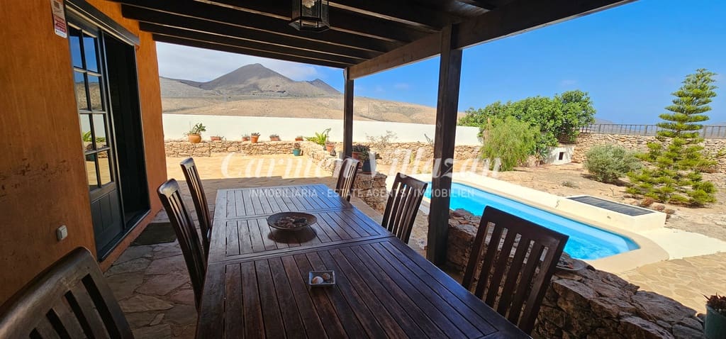 2 soveværelse Finca/Landehus til salg i Tuineje med swimmingpool - € 395.000 (Ref: 8344159)