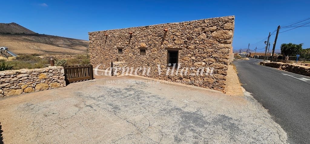 2 soveværelse Finca/Landehus til salg i Tuineje med swimmingpool - € 395.000 (Ref: 8344159)