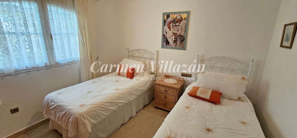 4 bedroom Villa for sale in Caleta de Fuste with pool - € 450,000 (Ref: 8637408)