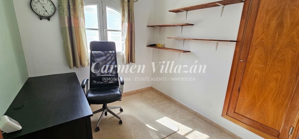 4 bedroom Villa for sale in Caleta de Fuste with pool - € 450,000 (Ref: 8637408)