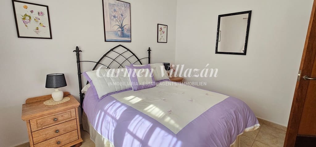 4 bedroom Villa for sale in Caleta de Fuste with pool - € 450,000 (Ref: 8637408)