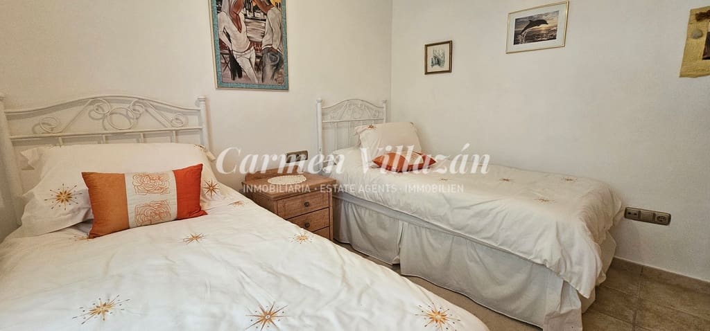 4 bedroom Villa for sale in Caleta de Fuste with pool - € 450,000 (Ref: 8637408)