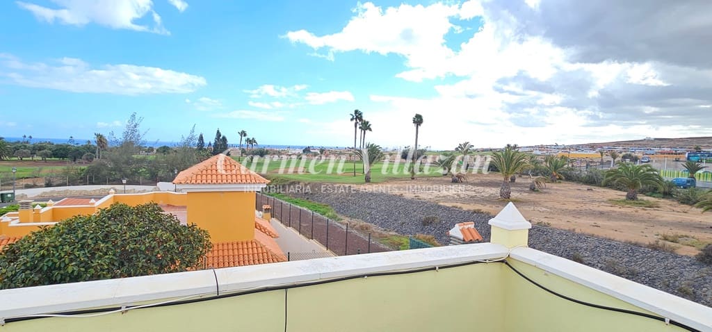 4 bedroom Villa for sale in Caleta de Fuste with pool - € 450,000 (Ref: 8637408)