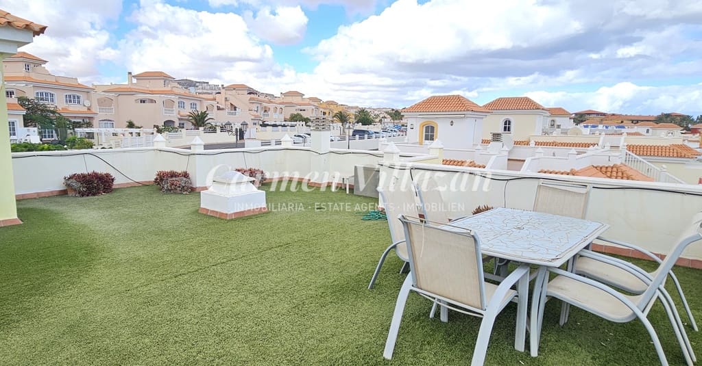 4 bedroom Villa for sale in Caleta de Fuste with pool - € 450,000 (Ref: 8637408)