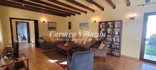 5 slaapkamer Villa te koop in Lajares, La Oliva met zwembad - € 850.000 (Ref: 8714363)