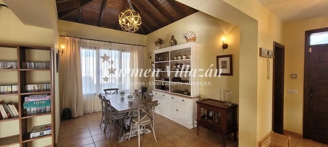 5 slaapkamer Villa te koop in Lajares, La Oliva met zwembad - € 850.000 (Ref: 8714363)