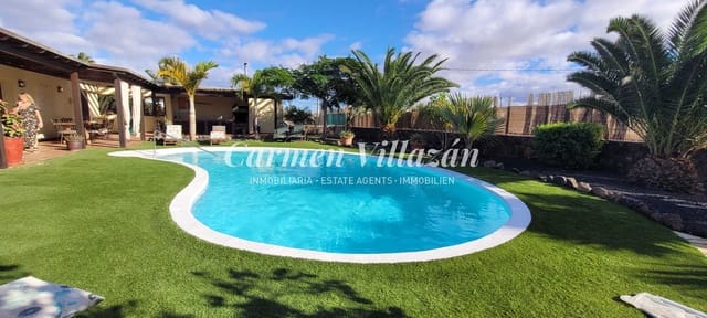 5 slaapkamer Villa te koop in Lajares, La Oliva met zwembad - € 850.000 (Ref: 8714363)