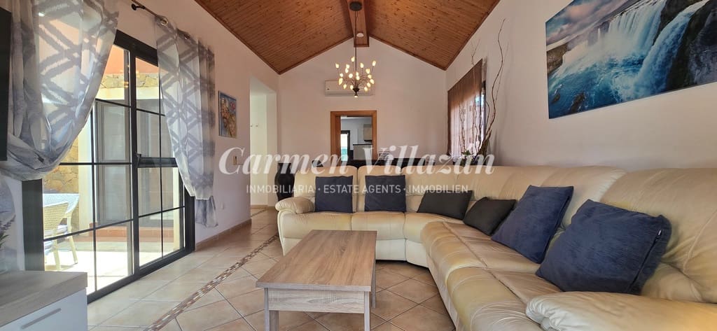 4 soveværelse Villa til salg i Caleta de Fuste med swimmingpool - € 565.000 (Ref: 9097671)