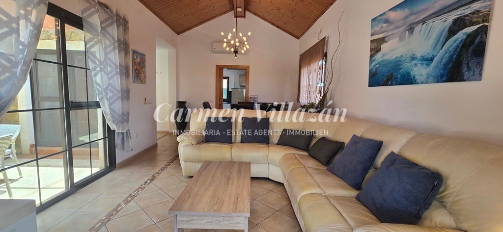 4 soveværelse Villa til salg i Caleta de Fuste med swimmingpool - € 565.000 (Ref: 9097671)